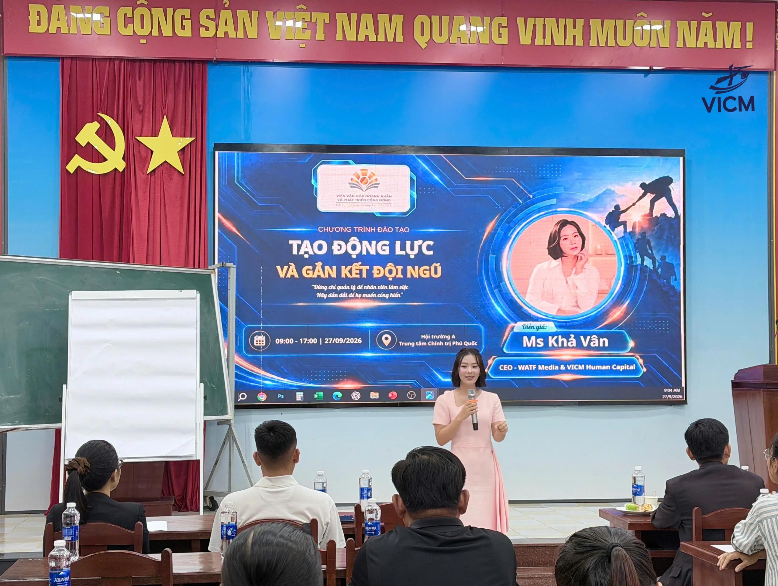 Giám đốc VICM đồng hành cùng doanh nghiệp bằng tri thức, kinh nghiệm thực tế và phát triển con người từ gốc rễ. Giám đốc VICM đồng hành cùng doanh nghiệp bằng tri thức, kinh nghiệm thực tế và phát triển con người từ gốc rễ.